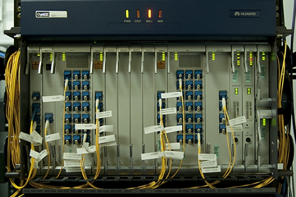 montaz-urzadzen-dwdm-huwaeii-wraz-z-zasilaniem-do-sieci-48v5958B110-FE68-5663-2B1A-E79DA5EBFEE4.jpg